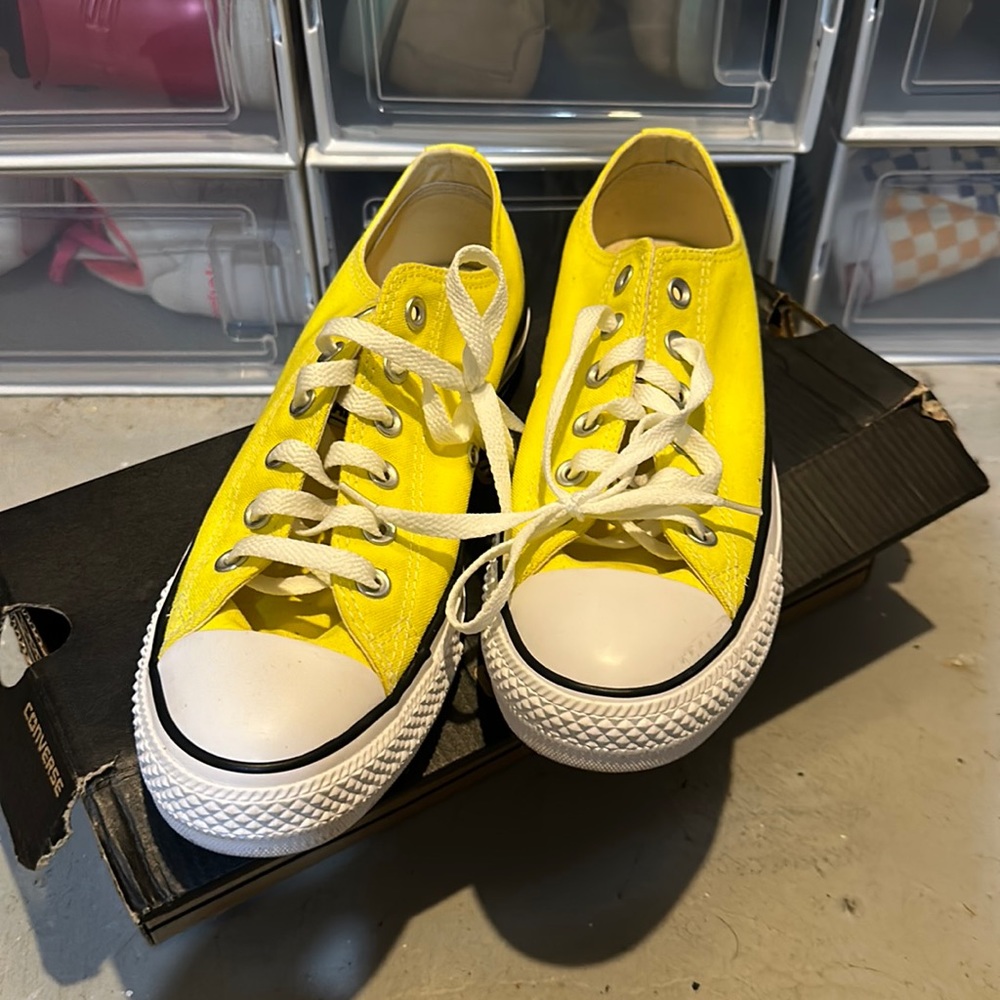 Converse low top unisex sneakers